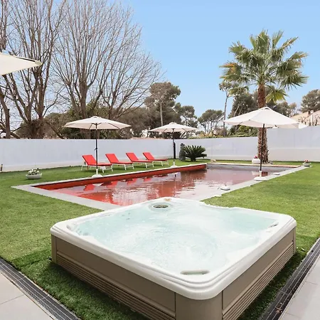 Villa Californienne D'exception Avec Piscine Rouge A *