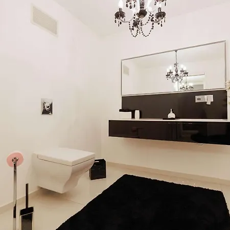 Villa Californienne D'exception Avec Piscine Rouge A Antibes