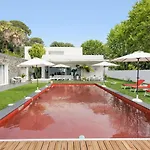 Villa Californienne D'exception Avec Piscine Rouge A