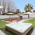 Californienne D'exception Avec Piscine Rouge A * אנטיב